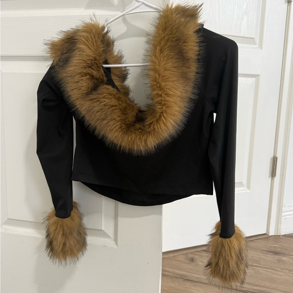 Black Top with Faux Fur Trim in Brown